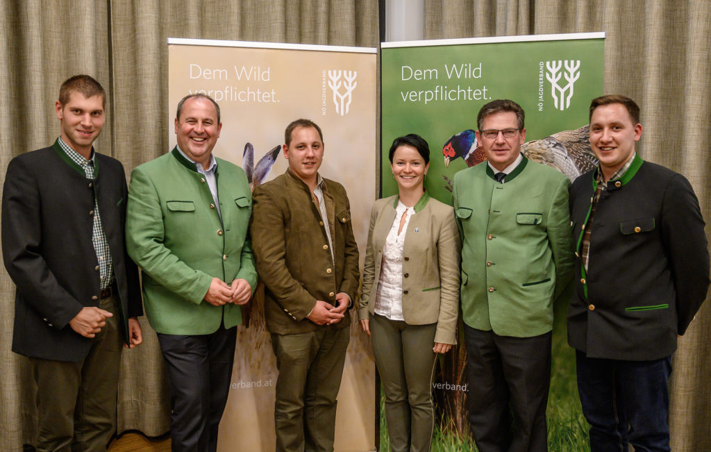 Patrick Seidelberger (Eggenburg), NÖ Landesjägermeister Josef Pröll, Lukas Bauer (Eggenburg), Generalsekretärin Sylvia Scherhaufer, Horner Bezirksjägermeister Karl Ruttenstock und Sascha Bauer (Eggenburg) (Credits: Martin Grasberger).