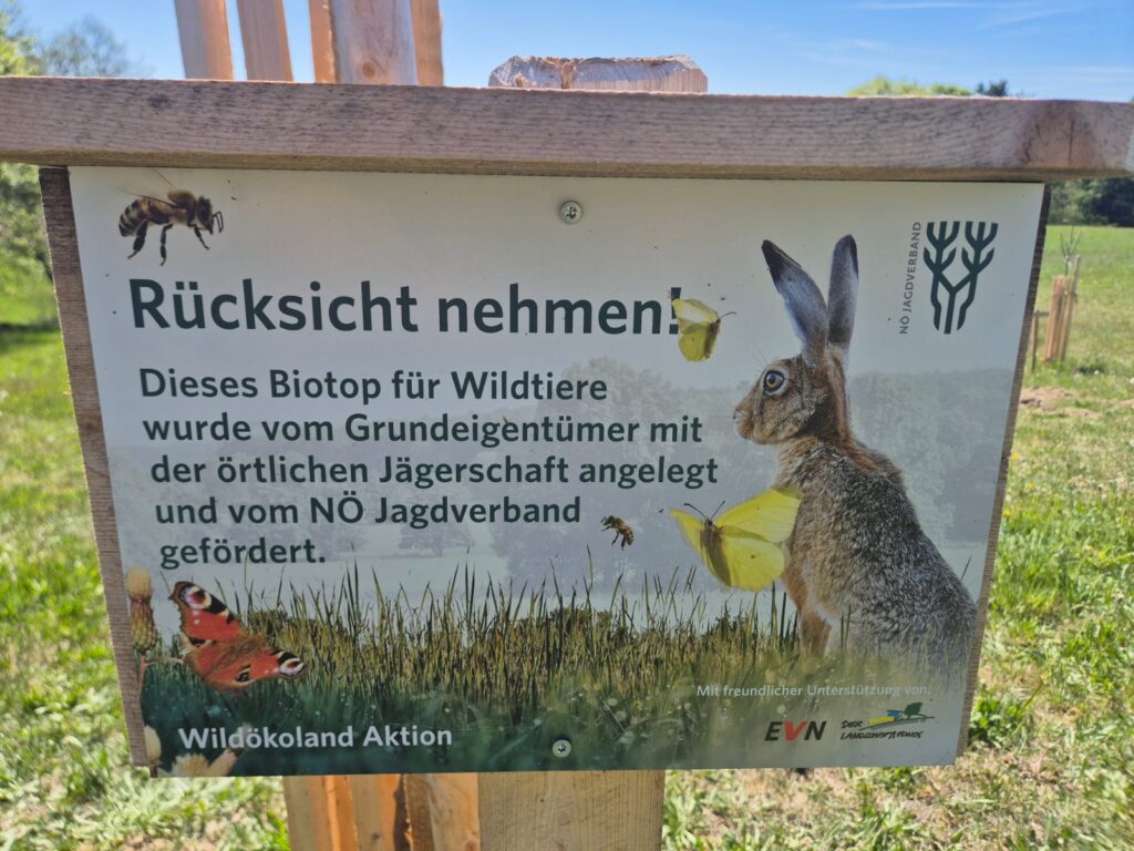 Ein Schild des NÖ Jagdverbands zur Wildökolandaktion.
