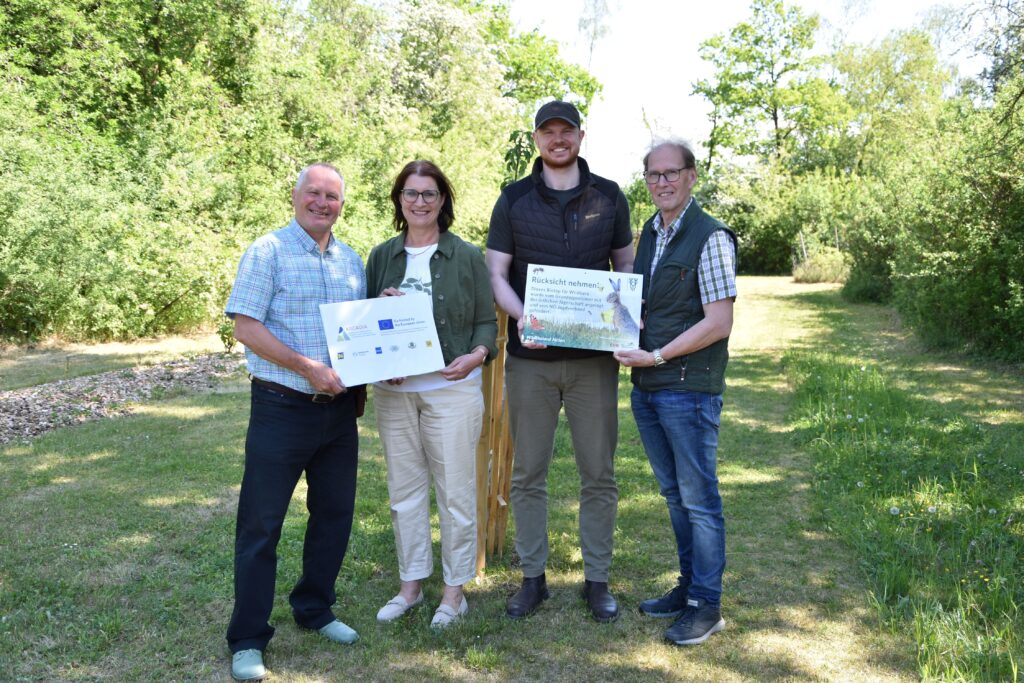 Foto (Stadt Amstetten): Erwin Szlezak (NÖ Agrarbezirksbehörde), Umweltgemeinderätin Michaela Paffeneder, Kian Lanzenstiel (NÖ Landesjagdverband) und Franz Lumesberger (Berater des NÖ Landesjagdverbandes)